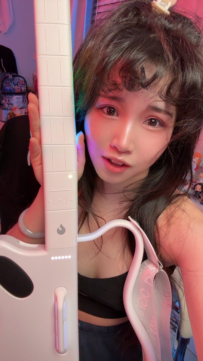 toxickbunny's tweet image. IM LEARNING HOW TO PLAY GUITAR AGAIN BUT THIS GUITARS GOT RGB :) come request song songs via my songlist and chill for a cozy night !

@LAVAMUSIC_LLC