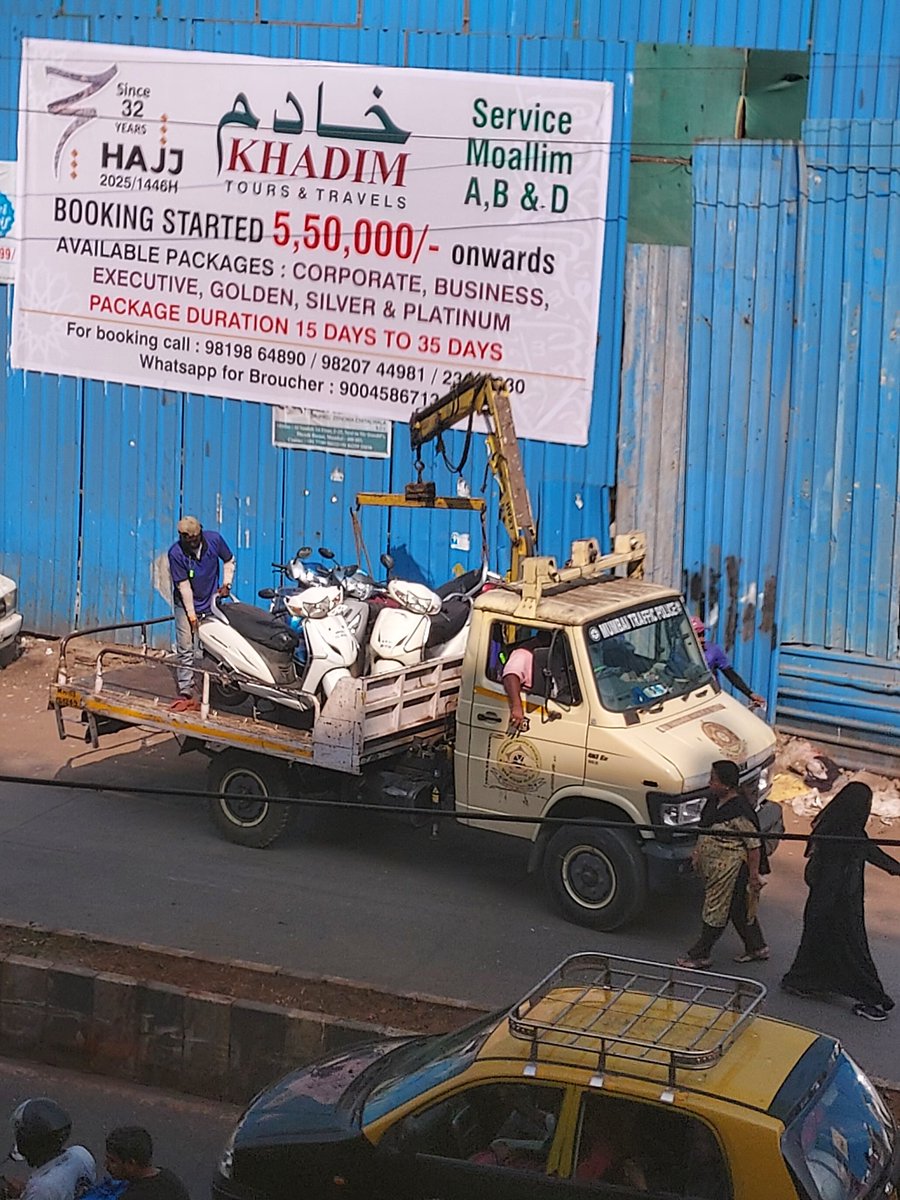 fnaje1's tweet photo. @MumbaiPolice @MTPHereToHelp @Mumbaikhabar9 Do we tow only bikes and clamp only cars that violate rules or obstruct movement, or do we target individuals mainly for monetary gain? Why was the rusted, unclaimed bike left on the road? https://t.co/FIspteC2yC