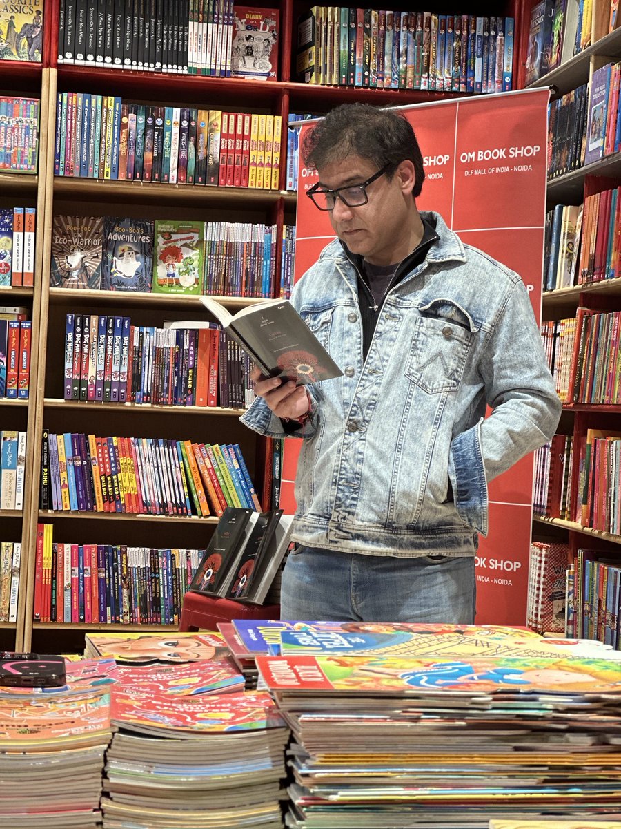 siddharthagigoo's tweet photo. Lal Ded ~ the naked poet ~ Arvind Gigoo ⁦@ombooksdelhi⁩ DLF Mall ⁦@film_worm⁩ https://t.co/DehKwGMjFE