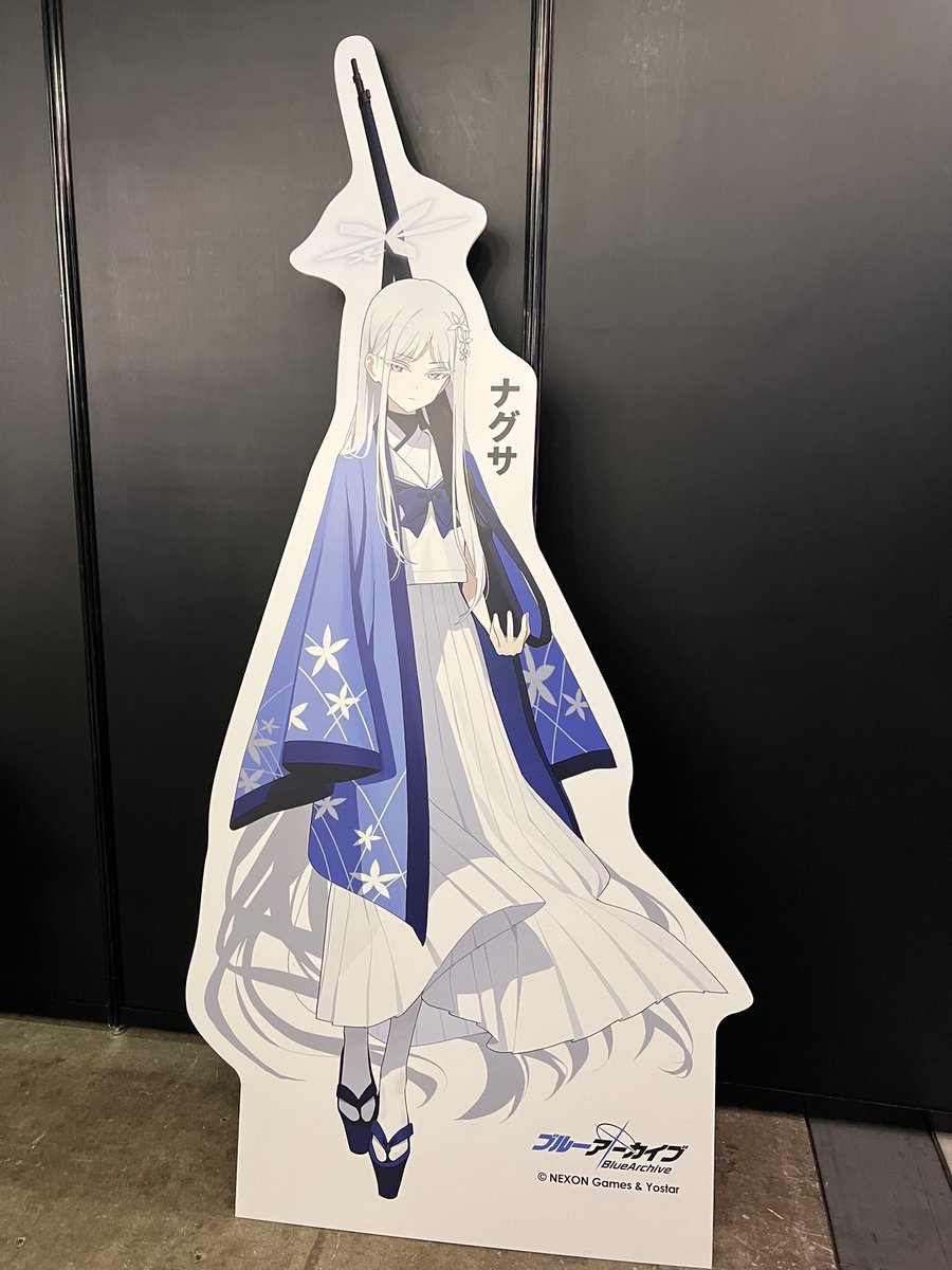 白枠あるとマジでウェイブライダーにしか見えないナグサ #ブルアカふぇ