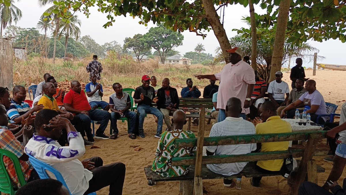 LIBDJBLUE's tweet photo. Great meeting and interaction with Communities Heads and Chairs of our District. Their desire to form part of our district developmental process was welcomed and accepted. #Liberia 
#communitysupport
#WeRiseByLiftingOthers
https://t.co/nrR5dJT1Wj https://t.co/Usb8fNeFKP