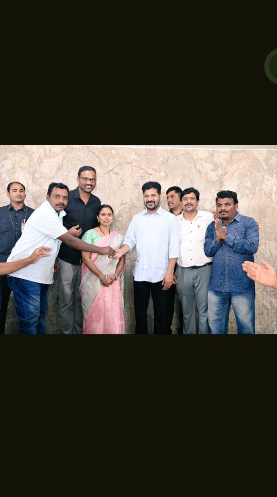 BChandu18527682's tweet photo. @revanth_anumula Dear Chief Minister Sir,
 Thank you from the bottom of our hearts for making our long-awaited dream of becoming teachers a reality. Your decision to appoint  DSCC 2008 teachers as SGTs has filled us with immense joy and hope.

#DSC2008 https://t.co/sBYkMKf2WY