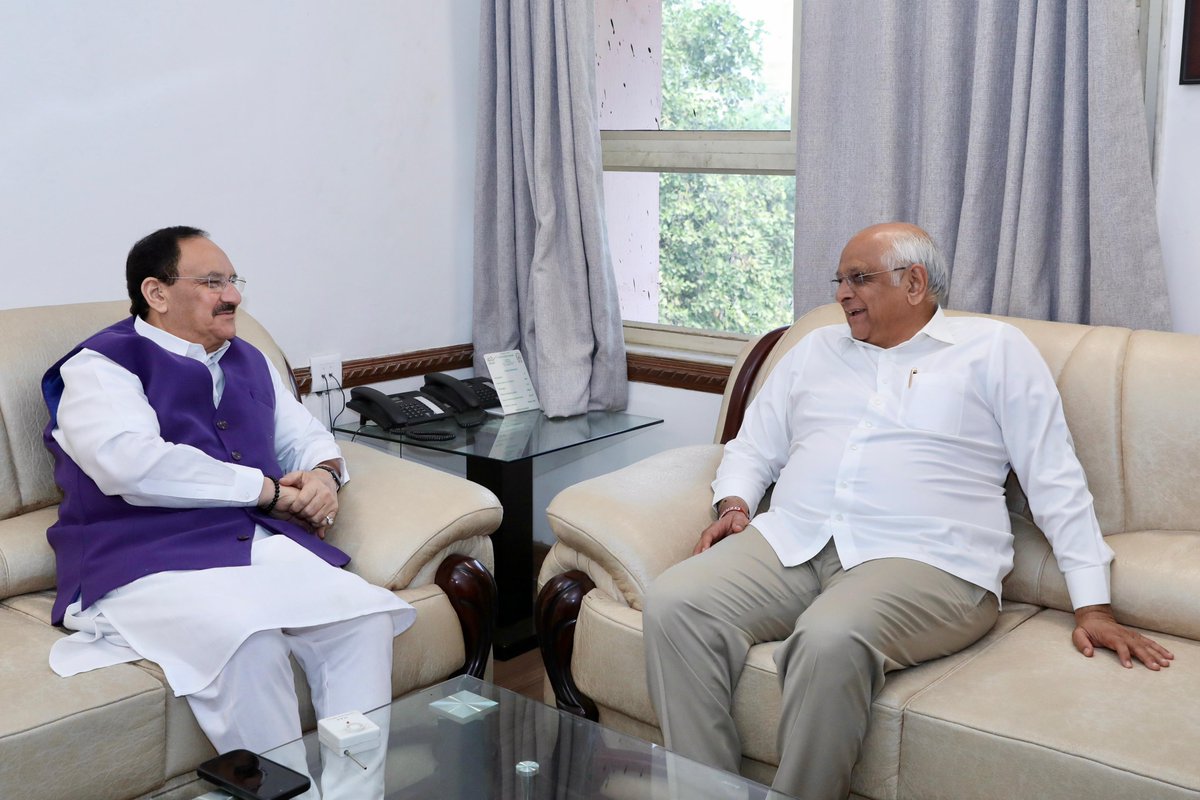 Bhupendrapbjp's tweet photo. गुजरात की पावन भूमि पर पधारे @BJP4India के यशस्वी राष्ट्रीय अध्यक्ष और केंद्रीय स्वास्थ्य एवं परिवार कल्याण मंत्री श्री जे पी नड्डा जी से मुलाकात कर उनका स्नेहपूर्ण स्वागत किया। 

@JPNadda https://t.co/MxGfu08yxV