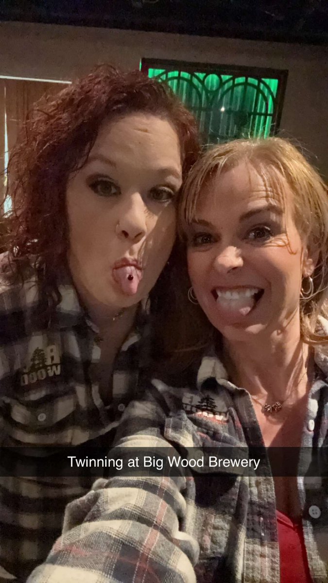 sxyfisch's tweet photo. Had so much fun with my girl @emstoneolsen. She got her mug now so it’s legit. #twining #BFF @BigWoodBrewery https://t.co/Kiv6RsxbQR