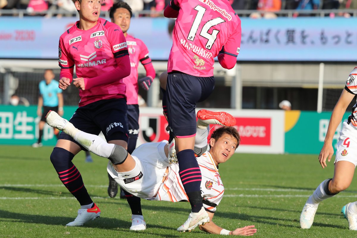 nge_official's tweet image. #柿谷曜一朗 選手が現役引退を発表されました。#grampus では2021～2022シーズンに在籍。類まれなるサッカーセンスと卓越したスキルを武器に2021シーズン、ルヴァンカップ優勝時も中心メンバーとして活躍しました。

柿谷選手、長きにわたるプロ生活、本当にお疲れ様でした☺️

#ありがとう曜一朗