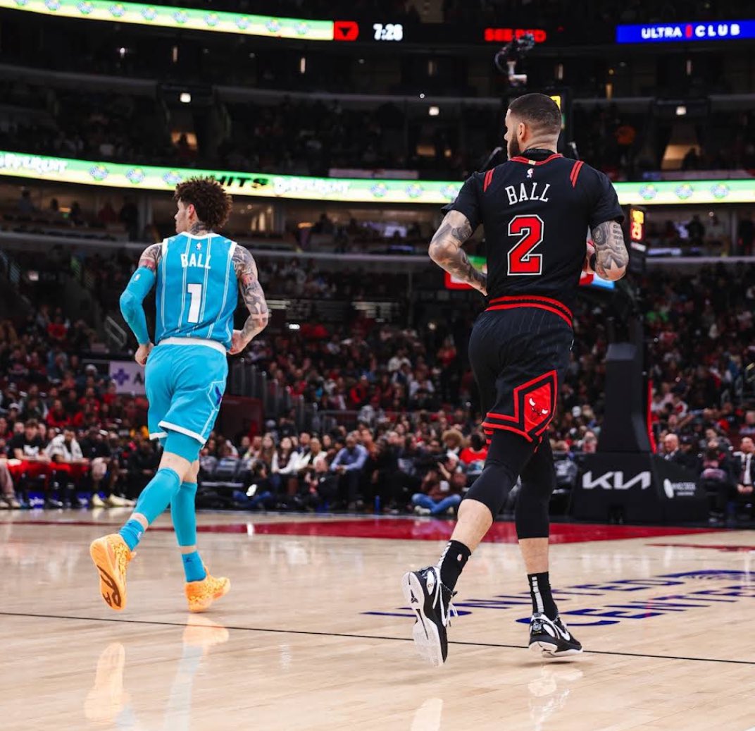 chiefspeakz's tweet photo. @overtime @chicagobulls This one hard too https://t.co/TYgljvNNMU