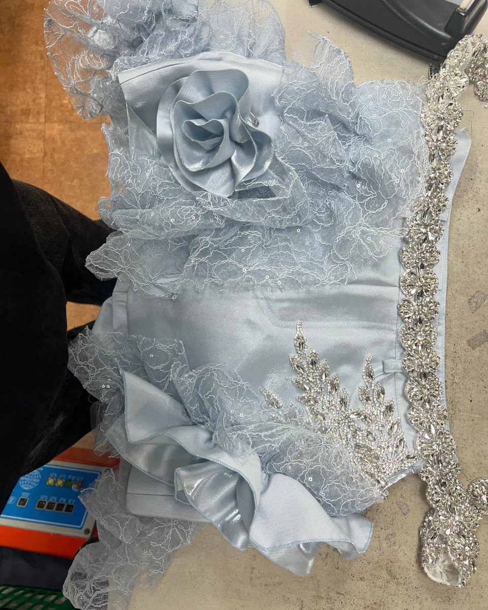 GFS_backup's tweet photo. [PIC] 250118 - Fashion Designer Park Sang Eun (parksangeun__) ig post

"Custom designed for @.gfriendofficial
Thanks to @.yyoneeee (stylist)"

#GFRIEND @GFRDofficial https://t.co/LkScKftLFv