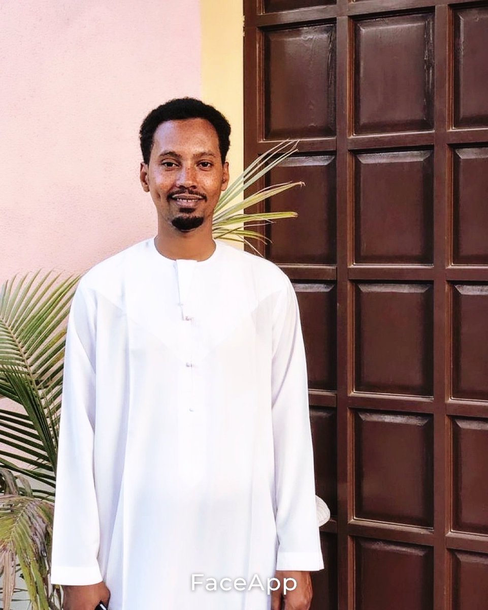 لَيسَ الجَمالُ بِأَثوابٍ تُزَيِّنُنا
إِنَّ الجَمالَ جَمالُ العَقلِ وَالأَدَبِ 
» ديوان علي بن أبي طالب »