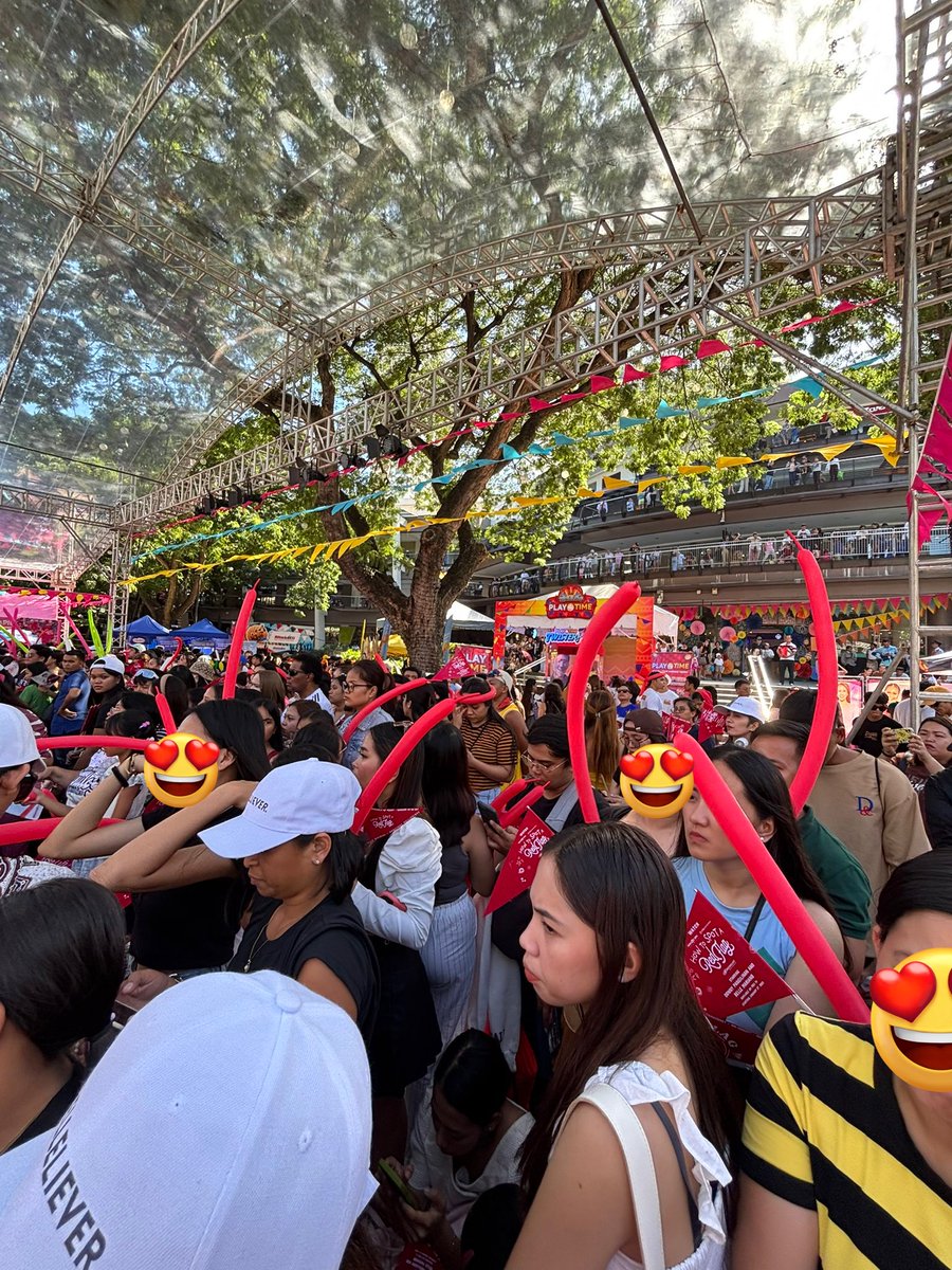 DBMindanao's tweet photo. Ayala Terraces Cebu is all set! Waiting for #DonBelle

MATTCHAyang SINULOG DONBELLE 

#DonnyPangilinan | #BelleMariano 
#SmartSinulogWithDonBelle #HowToSpotARedFlag https://t.co/q3C6dyhpjK