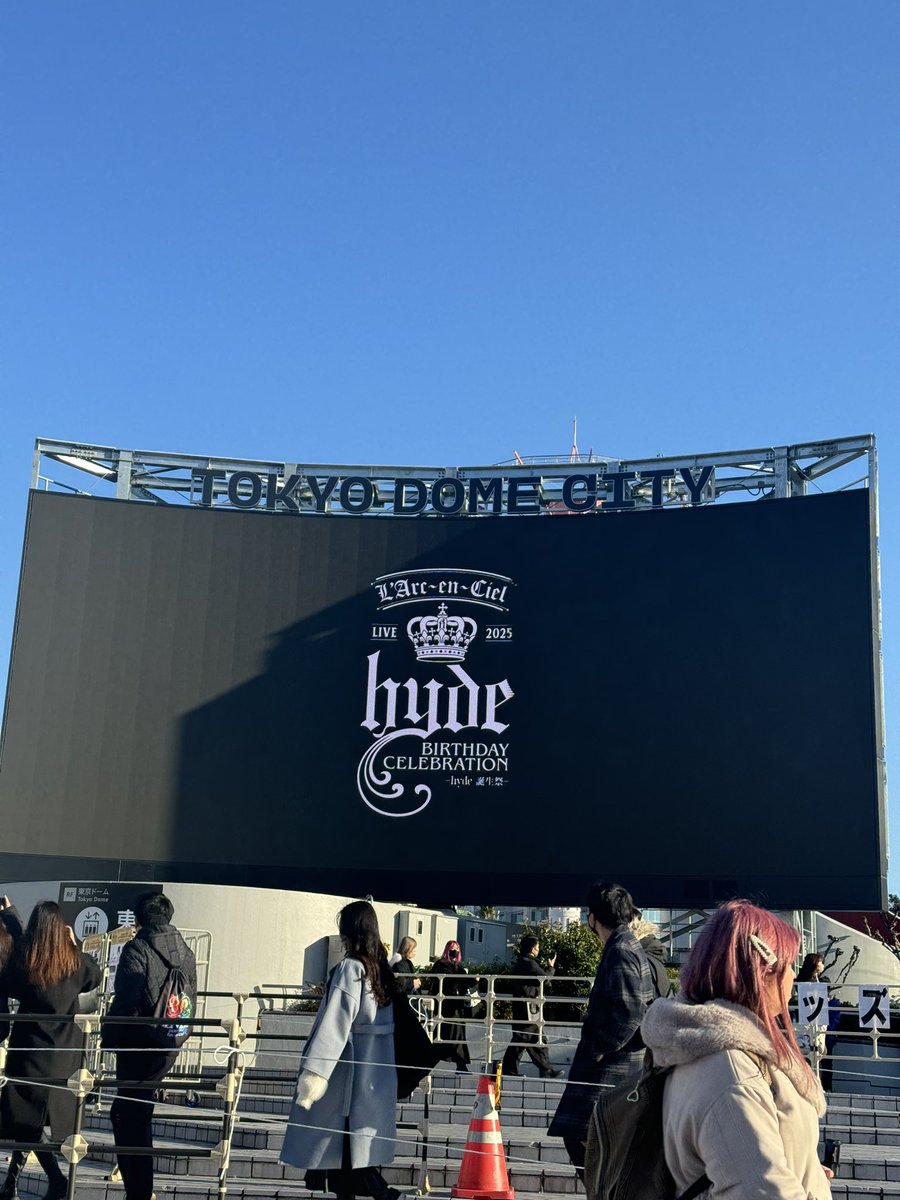 jts515's tweet photo. 今年もラルク見れるの嬉しすぎて感動🥹❤️❤️❤️ https://t.co/63j3DinW7b