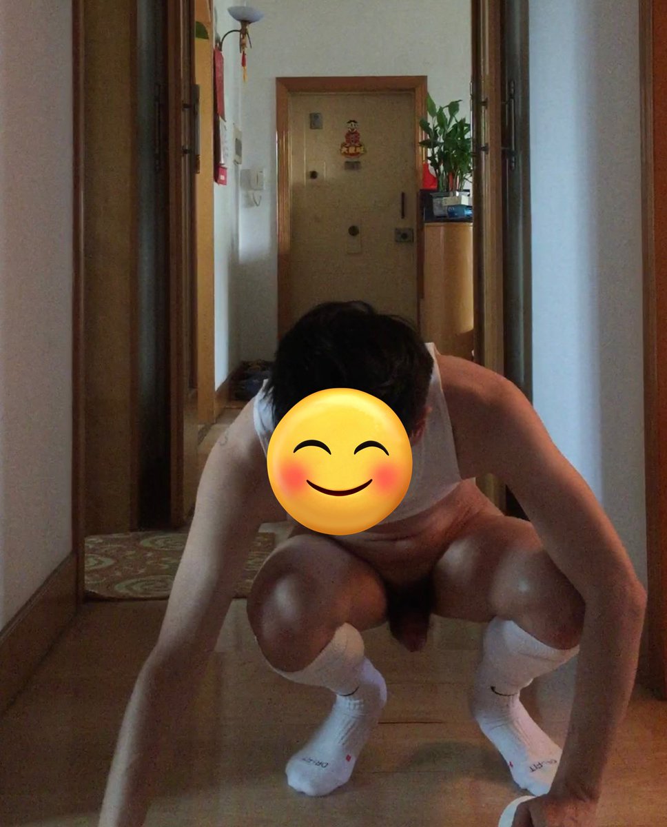 发完这一篇，粉丝应该就破万了🎉🎆我也算是小网黄了😁
这是我十年间看回放打飞机最多的小视频了🎦希望你们会喜欢😍🫰🏻❤️我反正是超爱的！
粉丝＞100转发🔁私信我 可获取完整版！这次门槛真的很低了💥
#球鞋 #紧身高弹 #足球袜 #1m #男高弟弟