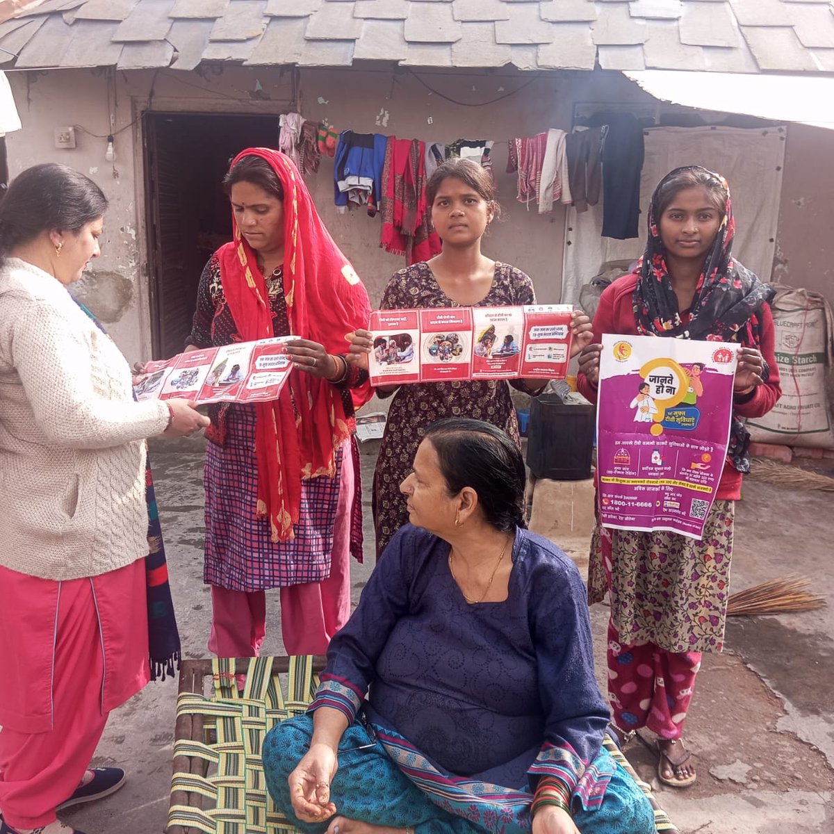 TrilokpurHwc's tweet photo. कोई भी छूटना नही चाहिए।
जन जन की यही पुकार 
टीबी मुक्त हमारा परिवार।।
#TBMuktBharat #EndTB 
Field awareness via our ASHA at village Sakri ,hwc KHER, block fatehpur. https://t.co/uouXIQb01A