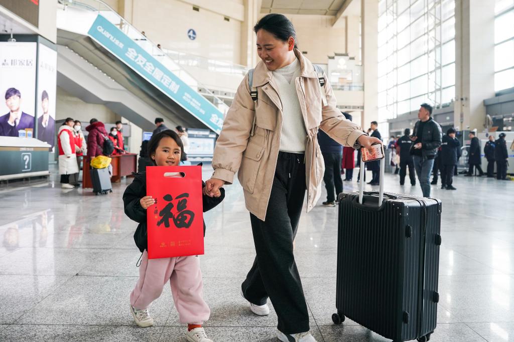 HngHhpdn1's tweet photo. With the Spring Festival approaching, the Spring Festival travel rush begins, with millions of people embarking on the journey home for reunions. #ChineseNewYear #SpringFestivalTravel https://t.co/KRElAnp4Ve