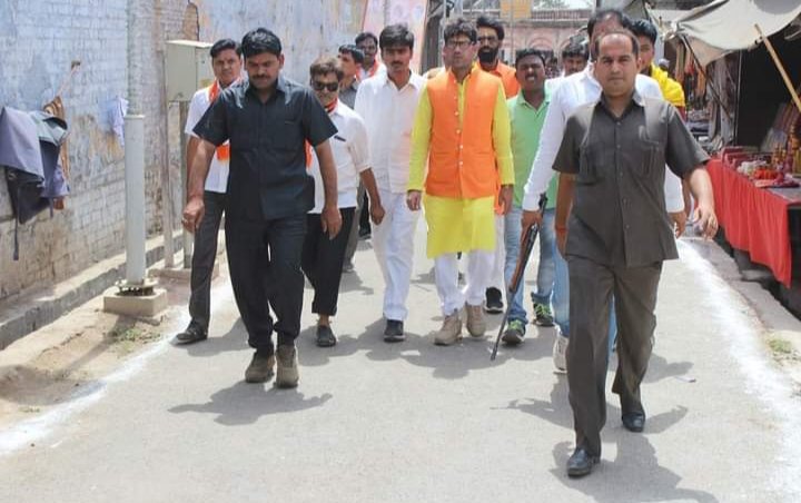 Arunpathak_In's tweet photo. ये महाकुम्भ का महापर्व है न #बंटो न #कटो @myogiadityanath @ANI @PTI_News @AmarUjalaNews @News18UP https://t.co/gY6Vwoj5Gk