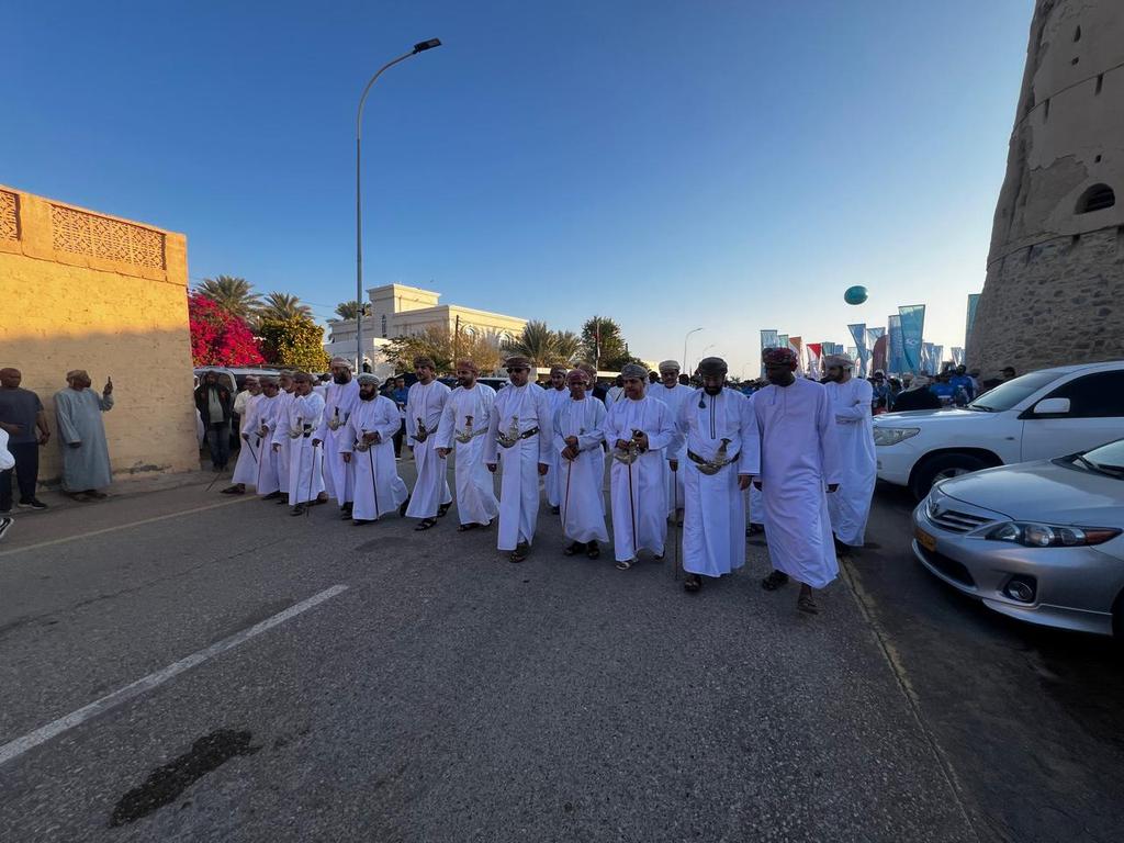 MBidiyah's tweet photo. تحت رعاية صاحب السمو السيد . فارس بن فاتك بن فهر ال سعيد الموقر
اطلقت صباح اليوم 18/1/2025
شارة بدء سباق ماراثون عمان الصحراوي العاشر والذي سيكون على مراحل مختلفه ابتداء ٢ كلم ولغاية ١٦٥ كلم
لمختلف المراحل السنية
حضر الاحتفال عدد غفير من محبي  سباقات الماراثون
وجمع غفير من المواطنين
وسيتسمر الماراثون بخمس مراحل لمدة خمسة ايام
علما بان سيكون انتهاء الماراثون بتاريخ 22/1/2025