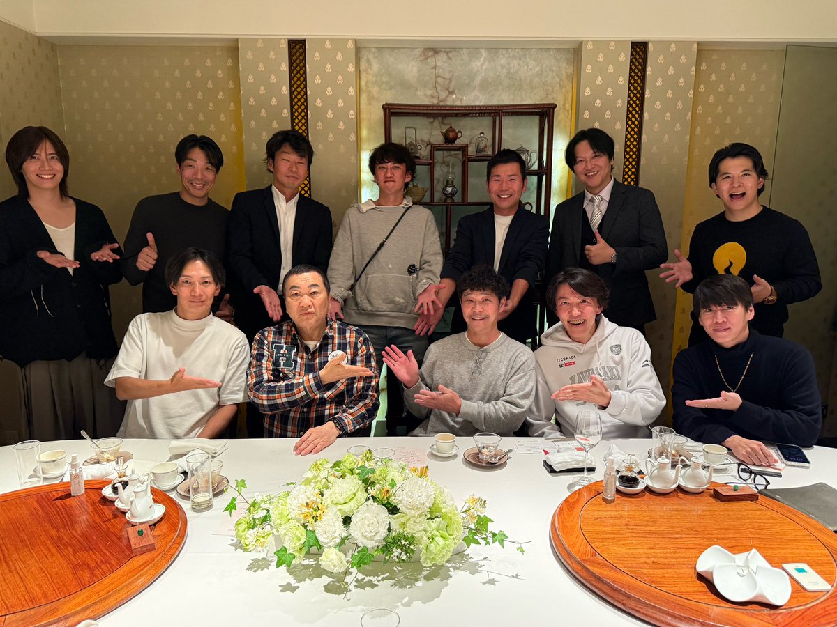 昨日は見城さんとゲストを囲んだ定例の勉強会でした。通称:見城組若手会
幹事は不肖私杉本宏之が務めさせて頂いております🙇‍♂️
第1回目は堀江貴文さん、第2回は熊谷正寿さん、第3回は三木谷浩史さんにお越し頂きましたが、今回は前澤友作さんでした。