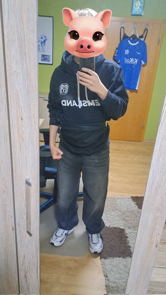 GHopping_Chris_'s tweet photo. GuMo an alle Hopper🐷🐷🐷
Gleich ab zum Duisburg Doppler c:
#MSVSVM #Groundhopping https://t.co/eW1D2dQBiB