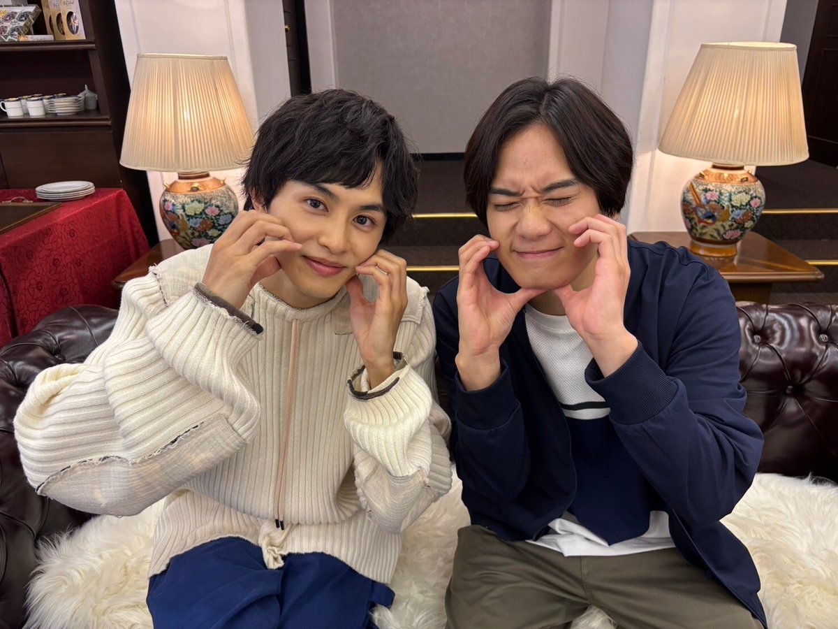 tokaitv_dodra's tweet photo. 📷 #堀海登 さん・ #草川拓弥 さんオフショット📷

ハルコの部屋で龍と颯斗で顔ハート💓
令和世代ならではの二人の恋愛観とは…？
放送をお楽しみに！

#最高のオバハン 中島ハルコ～マダム・イン・ちょこっとだけバンコク～
第3話は今夜23時40分放送✨
👉 https://t.co/5eEiGJkbpw https://t.co/utXirVTWjn