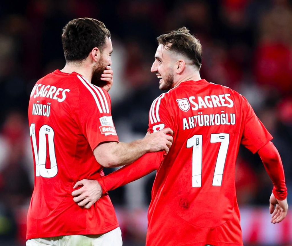 A Millî futbolcumuz Orkun Kökçü, Benfica’nın Famalicão’yu 4-0 mağlup ettiği maçta takımının 4. golünü kaydederken golün asisti ise Kerem Aktürkoğlu’ndan geldi. Tebrikler! #BizimÇocuklar 🇹🇷