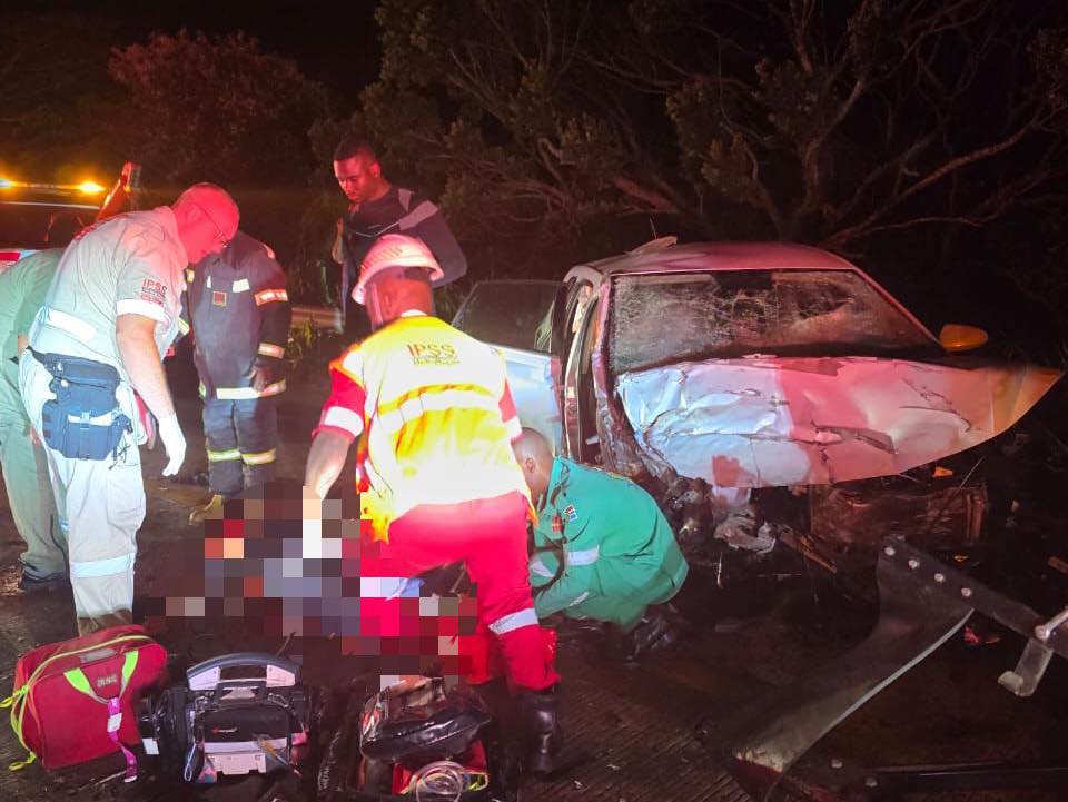 _ArriveAlive's tweet photo. A serious collision between a truck and vehicle reported on the N2 near Salt Rock https://t.co/mRciCySI5O
#ArriveAlive #SeriousCollision @IPSSRescue https://t.co/yOPkxUc6mJ