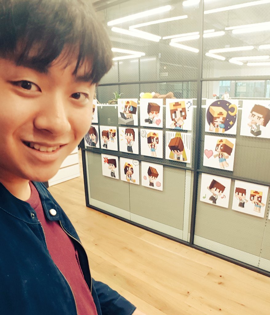 옛날 폰 특유의 뽀얀색의
수현 셀카를 춘팔이는 무지무지 좋아한다..