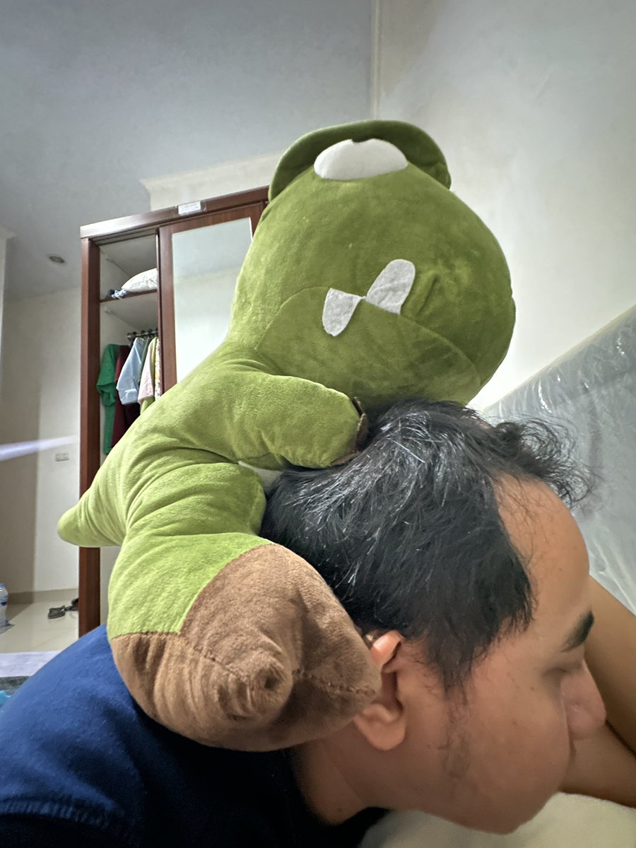 ignivana's tweet photo. “Aku bawain bubur nanti bukain pintu” 

🥹🥹🥹
Aku tau betapa magernya bapak ini, tapi tiba2 kemarin sat set banget. Batuk dikit langsung diambilin air, tiap pagi siang malem langsung diambilin vitamin 
Gimana ga mleyot 🫠🫠🫠 https://t.co/xymmIRIzvX