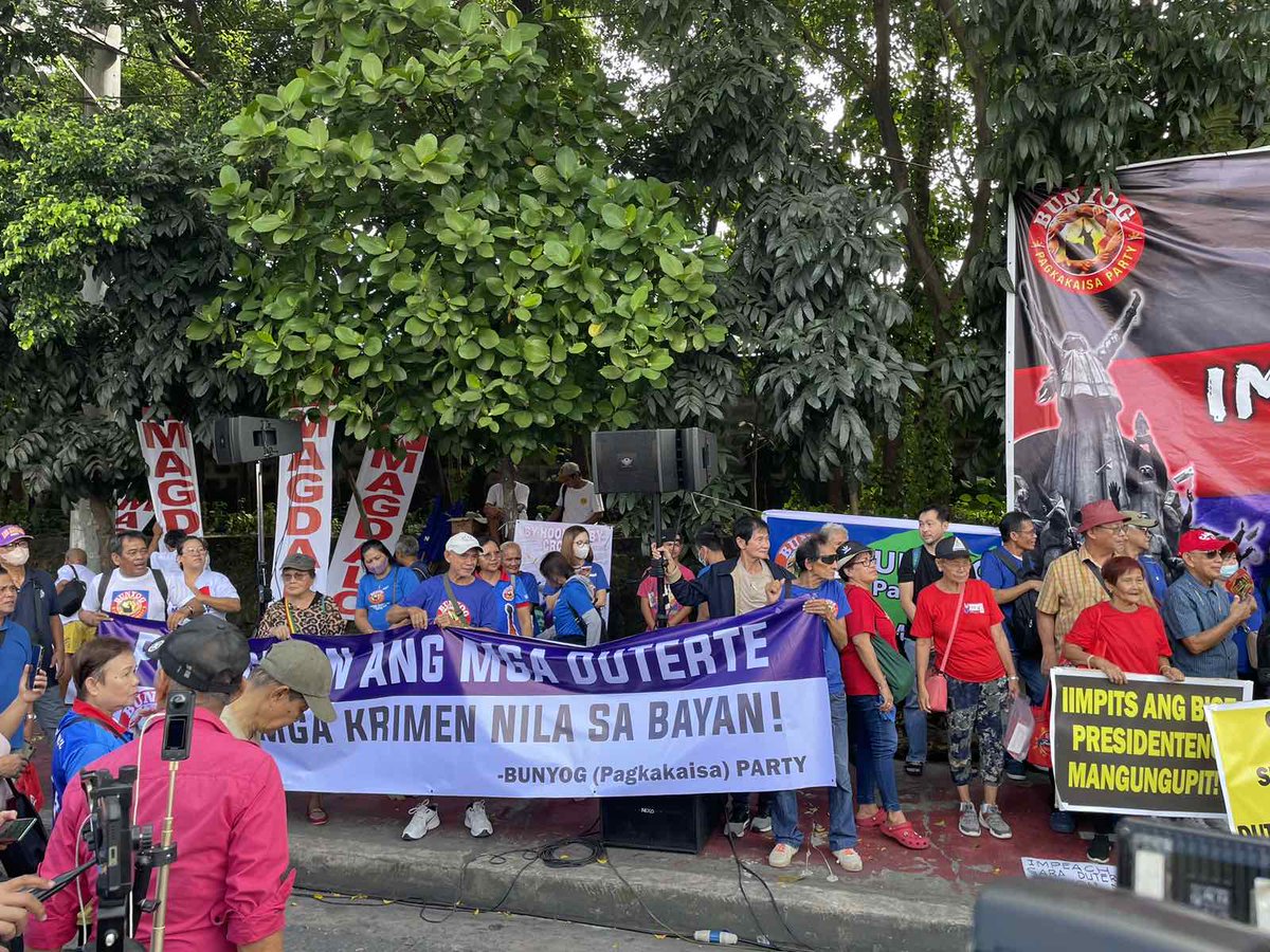 ABSCBNNews's tweet photo. Filipinos from various political affiliations hold a rally at the EDSA People Power Monument, calling for the impeachment of Vice President Sara Duterte. | via @_izzylee https://t.co/nhIGz1j6FE