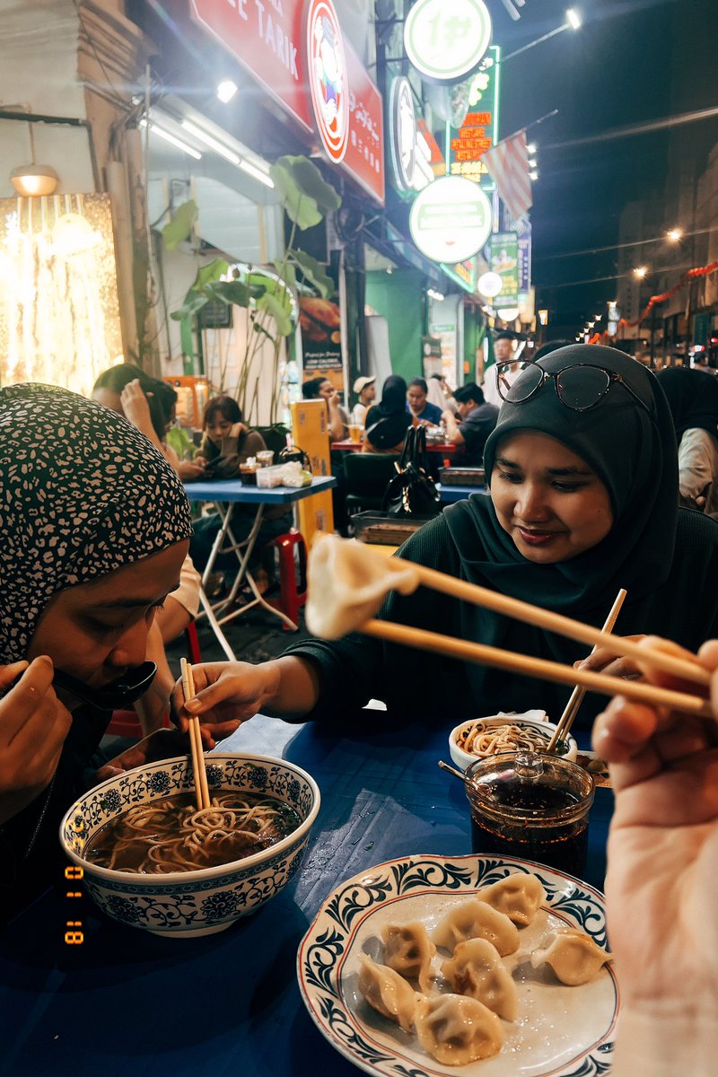 gonoxxx's tweet photo. Mi tarik Petaling Street. π€π#randomFriday https://t.co/DRMl3H1WS6