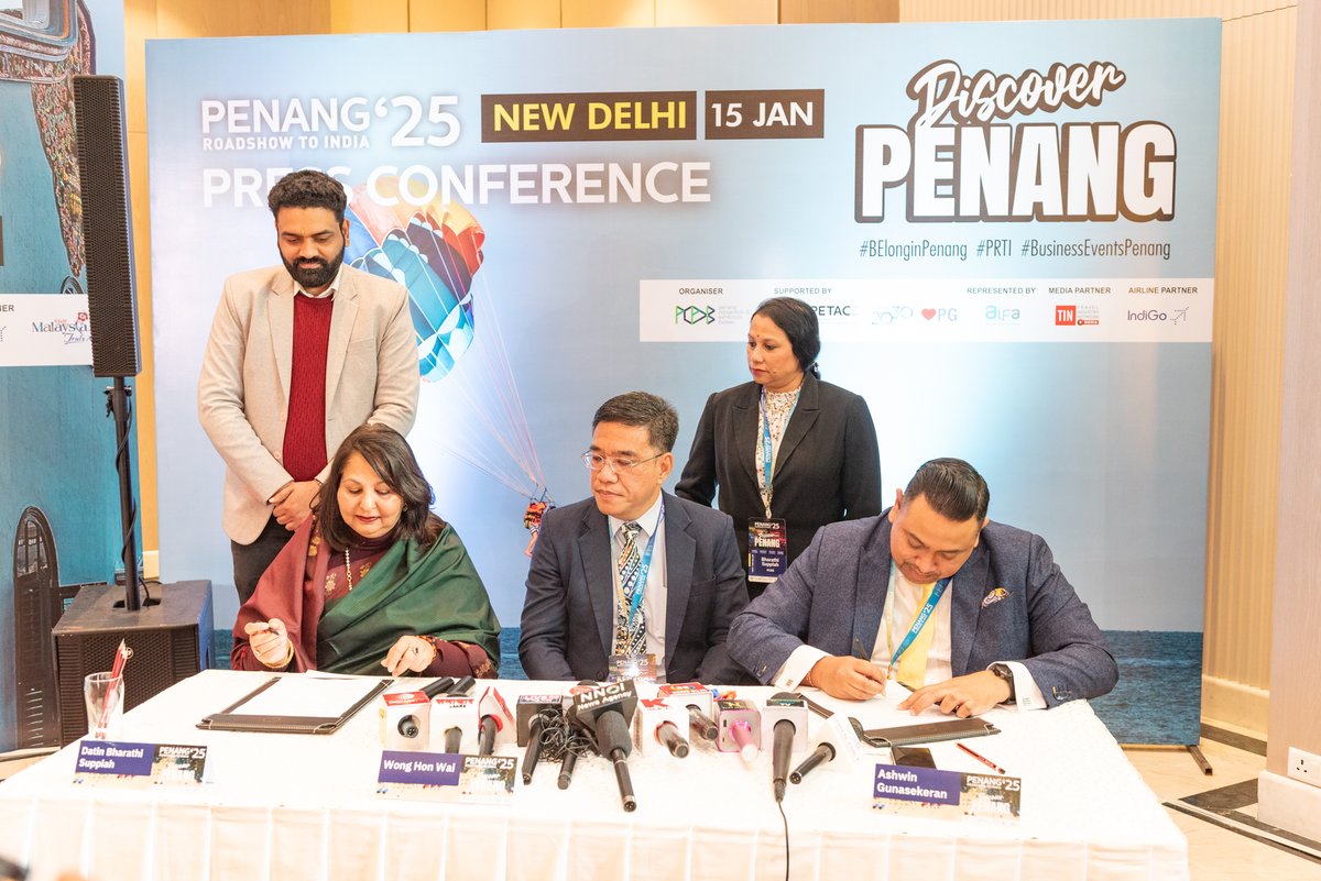 PCEB_MY's tweet photo. A highlight of the Penang Roadshow to India 2025 was the signing of a Memorandum of Understanding (MOU) between the Penang Convention & Exhibition Bureau (PCEB) and EaseMyTrip (EMT), held in New Delhi on 15 January 2025.
#PCEB #PRTI2025 #DiscoverPenang #NewDelhi #MOU https://t.co/ItmwjGjy3Z