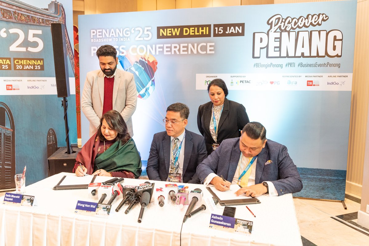 PCEB_MY's tweet photo. A highlight of the Penang Roadshow to India 2025 was the signing of a Memorandum of Understanding (MOU) between the Penang Convention & Exhibition Bureau (PCEB) and EaseMyTrip (EMT), held in New Delhi on 15 January 2025.
#PCEB #PRTI2025 #DiscoverPenang #NewDelhi #MOU https://t.co/ItmwjGjy3Z