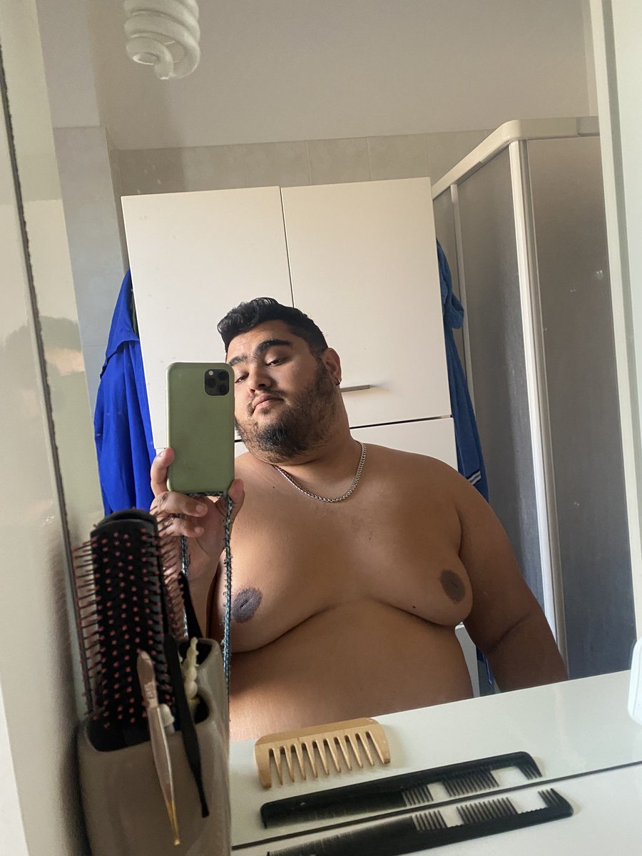 BearFabius's tweet photo. Mirror mirror on the wall
#mirror selfies #gaybears #Chudai https://t.co/DEcCbZNkFV