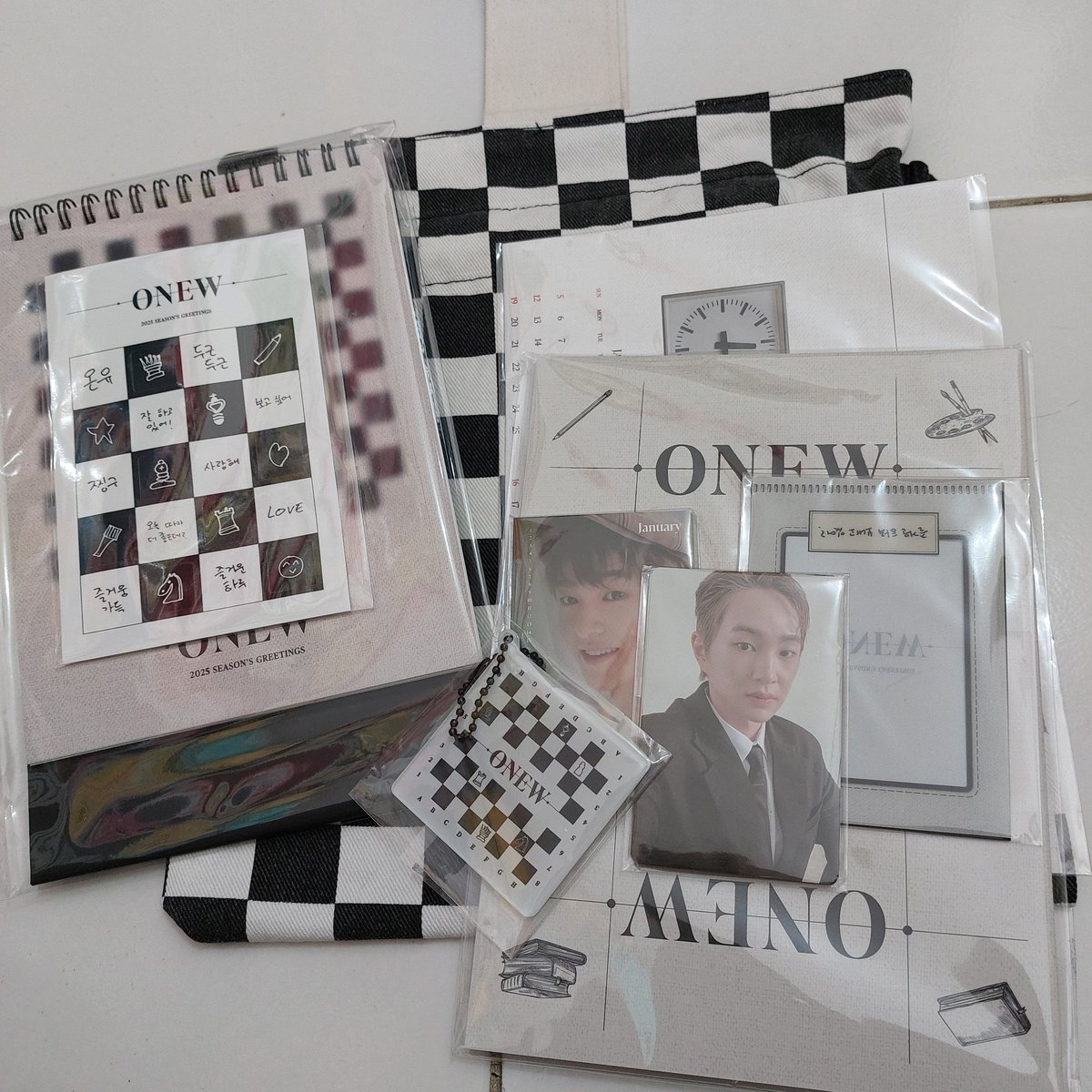 Dah smpe 2 mggu lalu tp bru smpt buka paket makasih ya ka <a href="/cheesecago/">cheese ia</a> &amp; <a href="/OineeStore/">Oinee Store</a>