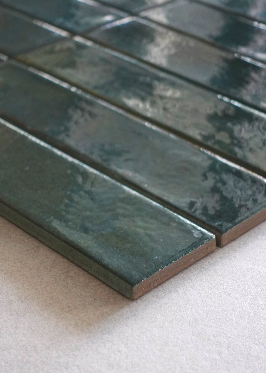 tileit_thai's tweet photo. Soho Emerald กระเบื้องผนังสีเขียวเข้ม ขนาด 6x25 cm สินค้าพร้อมจำหน่าย✨
#interiordesign #architecture #interiordesignthailand #architecturethailand #porcelainTile #bangkok #phuket #samui #tilesthailand #italiantiles #italianporcelain #กระเบื้องพื้น #กระเบื้องผนัง #กระเบื้องนำเข้า https://t.co/UM3kcSos0Y