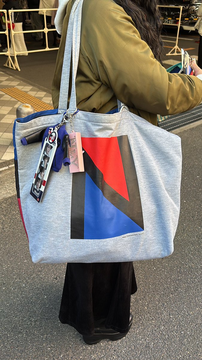 Shuuu11mi's tweet photo. @aaa_n_t0930 ありがとうございます！
このトートバック持っています https://t.co/YvjdjLBA1O