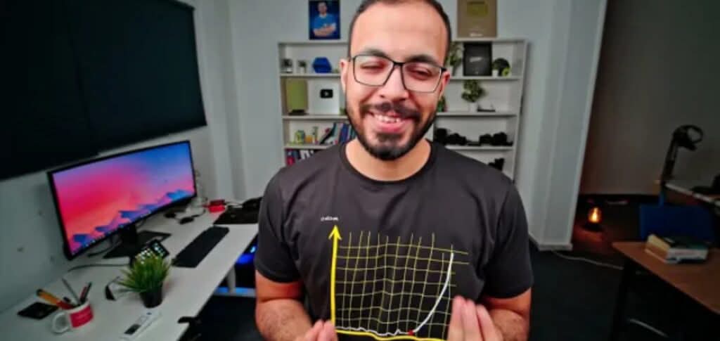 أرجو إن أحمد أبو زيد يخرج النهاردة بإذن الله ، وبإذن الله المليون دولار اللي خسرها تتعوض وزيادة إن مكانش وهو في مصر فـ برة بإذن الله :))
وشخصيًا استفدت منه في أمور كتير أهمهم تنظيم الوقت..🩶