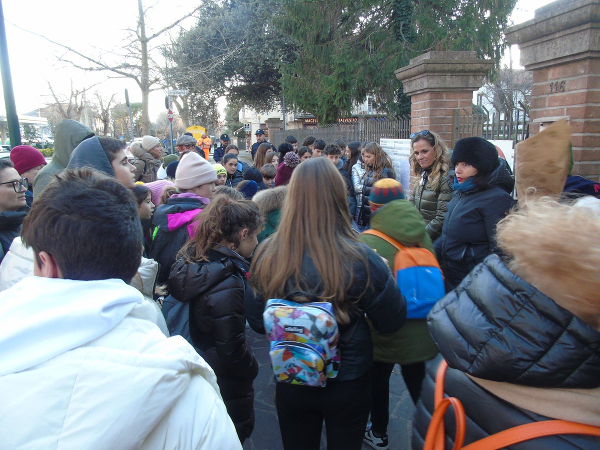 Iveser Venezia (@iveservenezia) on Twitter photo Alcuni scatti della cerimonia di ieri a Venezia e al Lido, con grande e sentita partepazione delle scuole cittadine (dalle elementari alle superiori)
<a href="/pietreinciampo/">Pietre d'Inciampo Venezia</a> Alcuni scatti della cerimonia di ieri a Venezia e al Lido, con grande e sentita partepazione delle scuole cittadine (dalle elementari alle superiori)
<a href="/pietreinciampo/">Pietre d'Inciampo Venezia</a>