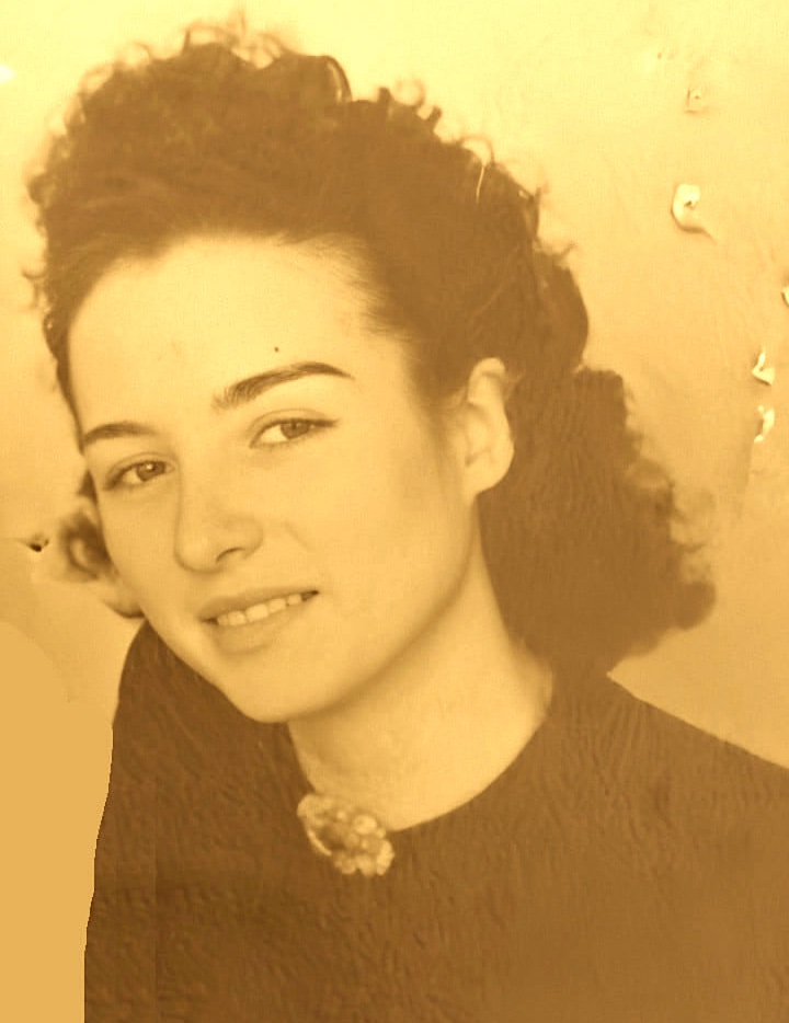 Elle a 19 ans quand elle rejoint l'armée pour chasser les derniers Allemands de Tunisie. Elle a 20 ans quand elle part à Londres se former à la clandestinité. Elle a 21 ans quand elle est parachutée,capturée, déportée et assassinée à Ravensbrück le 18 janvier 1945. Eugénie Djendi