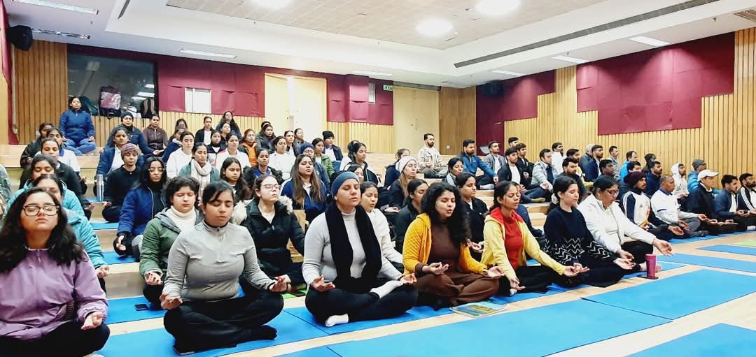 mdniy's tweet image. मोरारजी देसाई राष्ट्रीय योग संस्थान के प्रेक्षागृह में आज “कल्याण के लिए योग विज्ञान में आधार पाठ्यक्रम” (एफ.सी.वाई.एस.सी.डब्ल्यू) के छात्र-छात्राओं के लिये षट्कर्म अभ्यास से जुड़ी एक कार्यशाला का आयोजन किया गया।

#YogaCourse #YogaScience #WellnessProgram #MDNIY #Shatkarma…