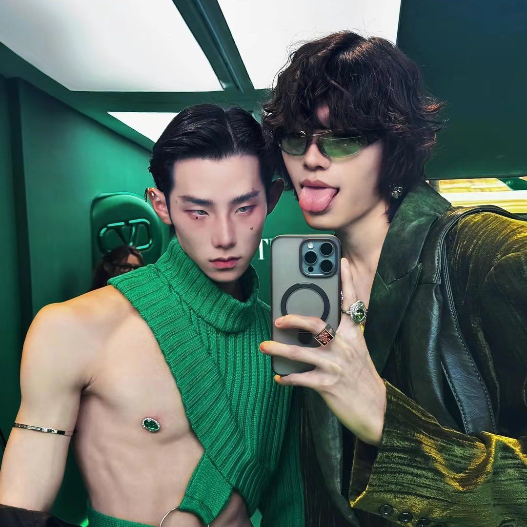 w my asian bestie. 🦎