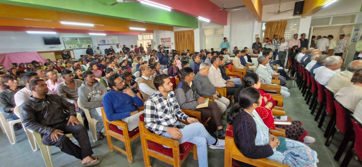 માન. પ્રધાનમંત્રીશ્રીના હસ્તે સ્વામીત્વ યોજના અંતર્ગત ૫૦ લાખ પ્રોપર્ટી કાર્ડનું વિતરણ કરવા અંગેનો કાર્યક્રમમા જિલ્લાના અધિકારીશ્રીઓ તેમજ પદાધિકારીશ્રીઓ સાથે વર્ચ્યુલી જોડાયા.
#svamitva
#ThankYouPM
#PM_SVAMITVA
<a href="/PMOIndia/">PMO India</a> <a href="/CMOGuj/">CMO Gujarat</a> <a href="/mansukhmandviya/">Dr Mansukh Mandaviya</a> <a href="/monakhandhar/">Mona Khandhar IAS</a> <a href="/GujDCoffice/">Guj DCoffice</a>