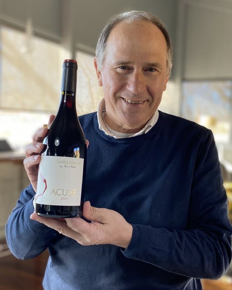 Acusp 2021 es el finísimo pinot noir de Castell d’Encus, el proyecto de Raül Bobet en Pallars Jussà. Se vinifica con levaduras salvajes en lagares de piedra del siglo XII. Un tinto delicado, para disfrutar ahora y durante la próxima década. #vinodeldía bit.ly/426PqxU