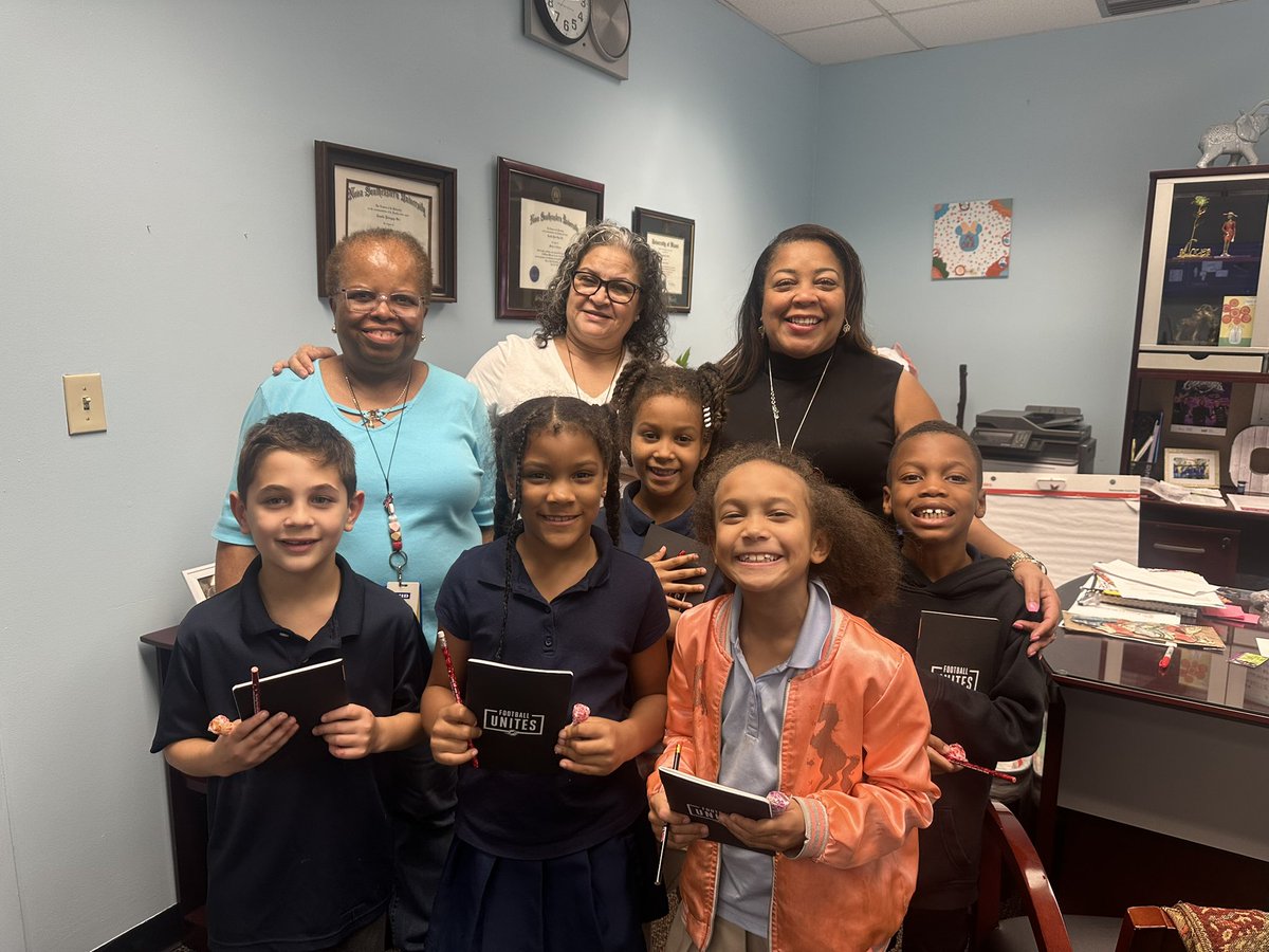 orr_ap's tweet photo. So proud of our second grade essay contest winners!! Shout out to Yvette and Donna for helping me judge❤️
#learningandgrowingtogether
#teamwork https://t.co/4RMu6qfAHn