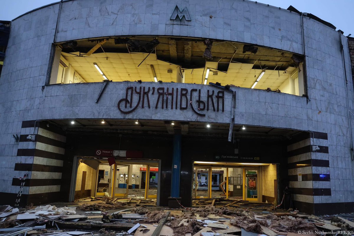avalaina's tweet photo. Today, I woke up because of explosions. The sirens started screaming right away. Ballistic missiles are reaching Kyiv in a matter of minutes. So even if I wanted to, I didn't have time to go down to the bomb shelter. 

This is the entrance to the metro after the Russian missile attacks. One person died at the entrance. Another was burned alive in the car. In total, four people were killed by Russian missiles. 

The water supply is damaged, and the streets are flooded. This is what a Saturday morning looks like in Kyiv. 

Photo Serhii Nuzhnenko