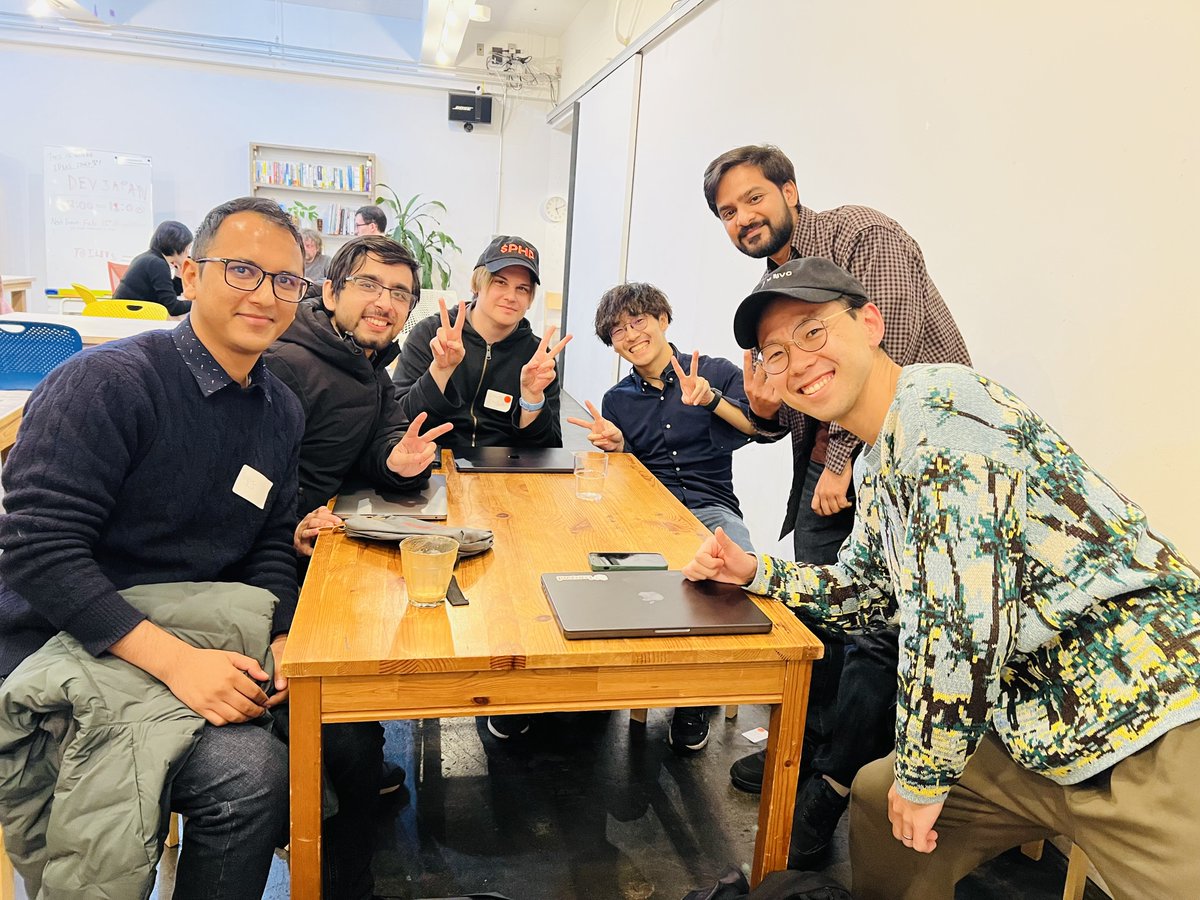 avosalmon's tweet photo. Laravel JapanのDiscordサーバー開設して1日で、すでに70人以上の方が参加してくれました！今日早速何人かのメンバーで集まってキックオフミーティングをやりました！ミートアップやカンファレンスの話が具体的に進み始めています🔥 https://t.co/1kdgXrMUXI
