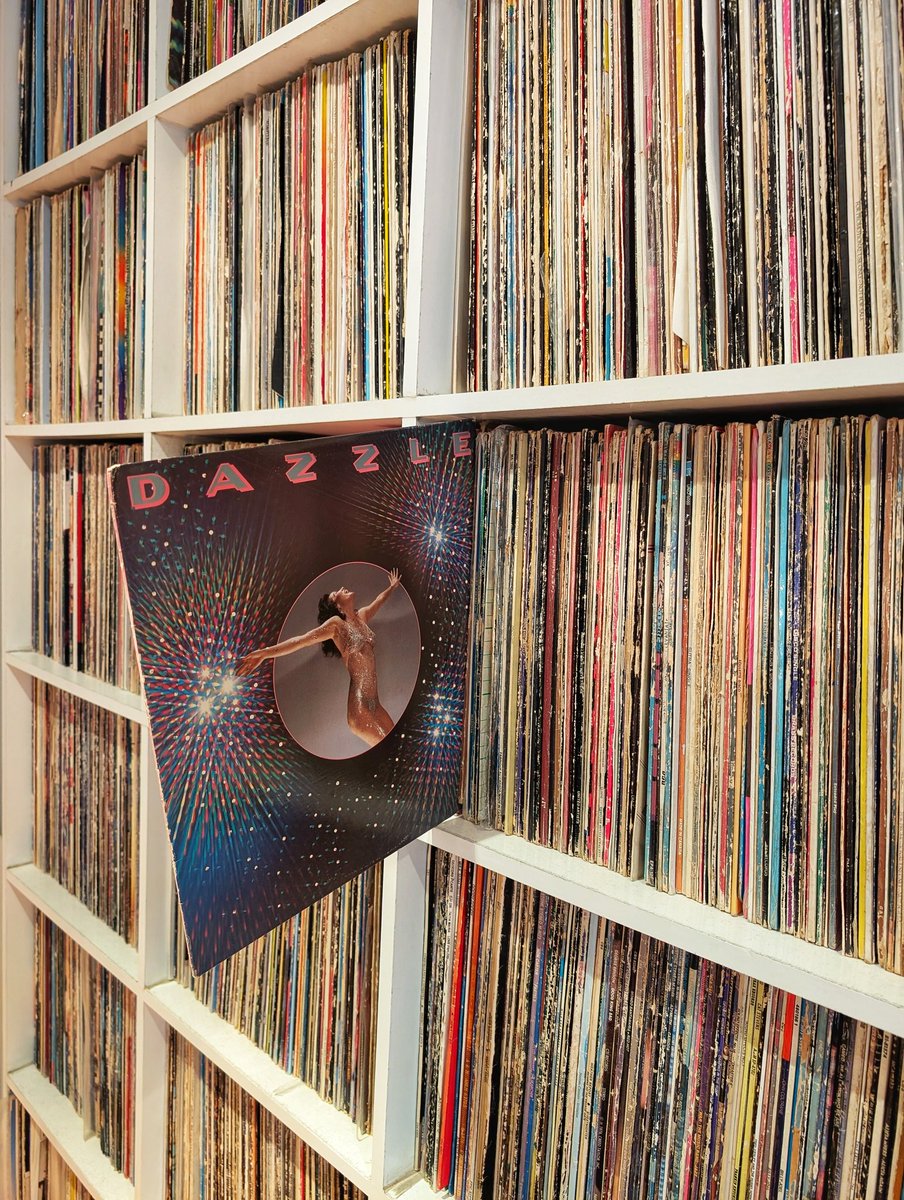First Album on the Turntable today 🎶🪩🕺💃

Released in 1979 on De-Lite Records, produced by Stan Lucas and Leroy Burgess, the Strings and Horns arranged by Patrick Adams, it's so good, every track is 💯

#vinylcommunity #vinyllover #vinylcollection #vinyloftheday #vinylrecords