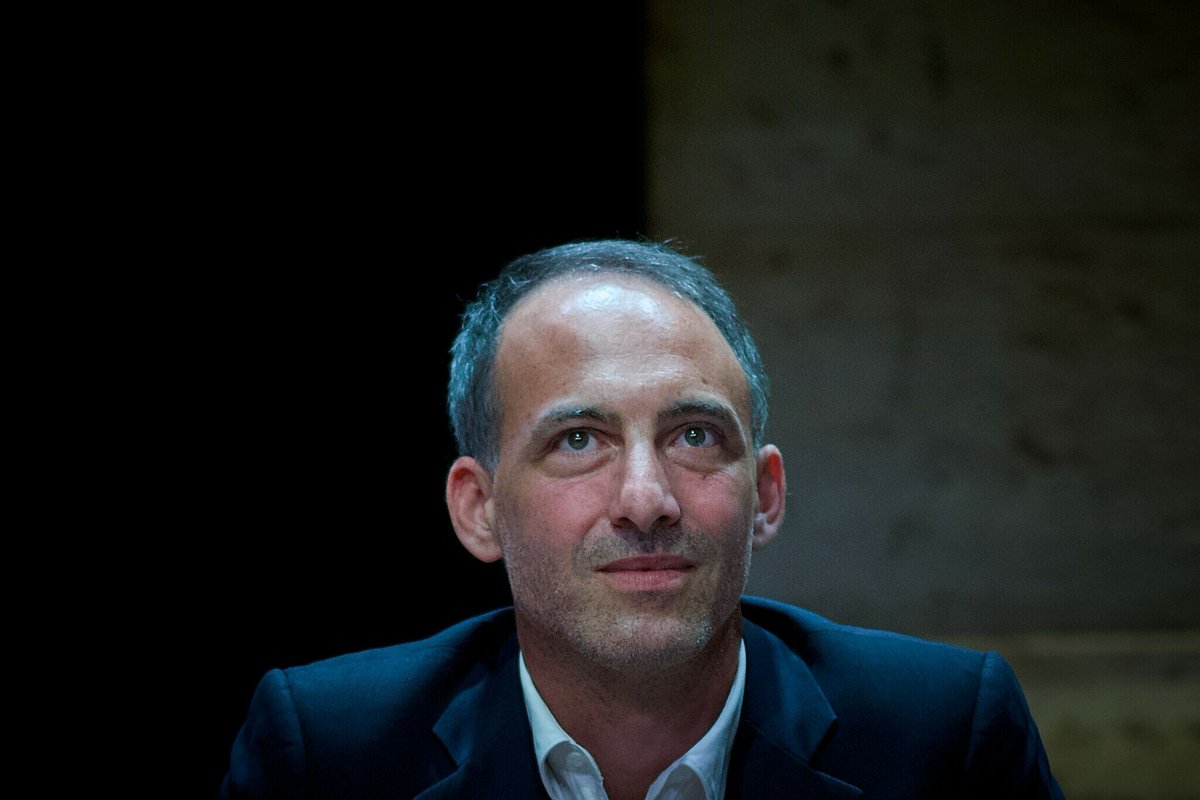 Dimanche à 12h dans "Questions politiques" : 

Raphaël Glucksmann (<a href="/rglucks1/">Raphael Glucksmann</a>) député européen “Place publique”, membre de la Commission des affaires étrangères, membre de la Commission du commerce international est l'invité de <a href="/CarineBecard/">Becard</a>, <a href="/FFressoz/">Françoise Fressoz</a> et <a href="/NathalieStCricq/">Nathalie Saint-Cricq</a>