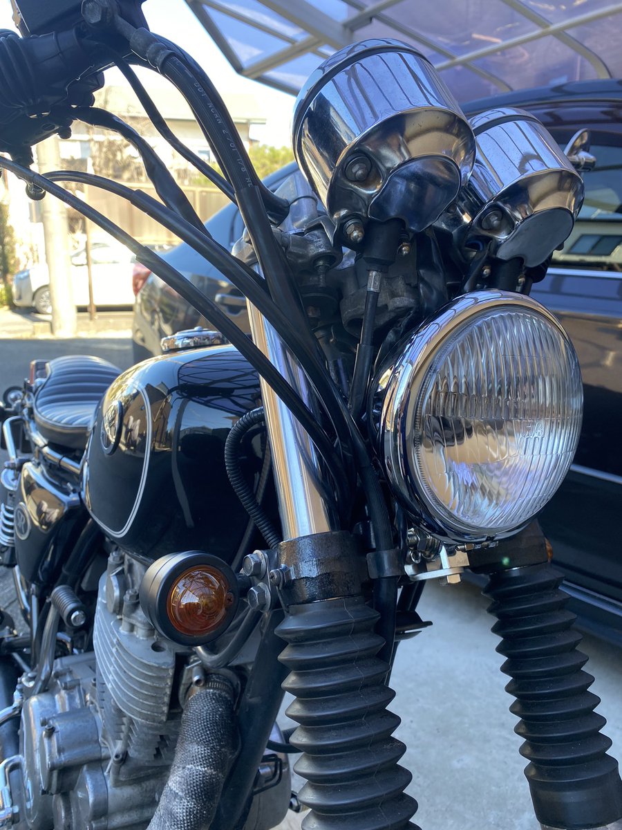 KOJI_SR400's tweet photo. モーターロック様

改めてこの場を借りて謝罪します。

作業中

「こんなの入るわけないだろ💢」
「配線切るのめんどー」
と、何度も暴言を吐いてしまいました。

すみませんでした。
入りました🔧

69ベーツライト クローム
素晴らしい商品です✨

#SR400
#MOTORROCK https://t.co/fY3eWo5x1O