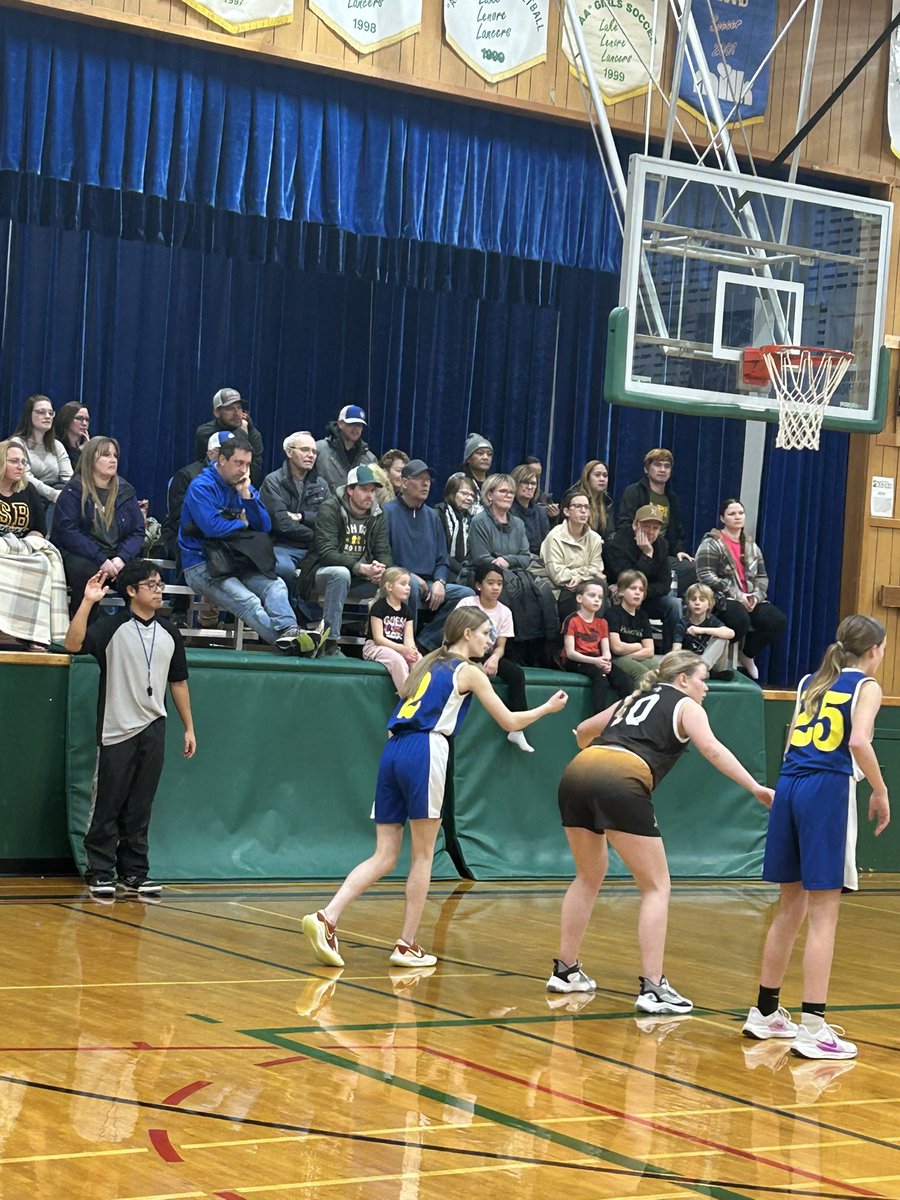 A huge thank you to our officials, minor officials, student volunteers and parent volunteers for putting on a fantastic tourney! It was great to see girls basketball in our gym once again!!