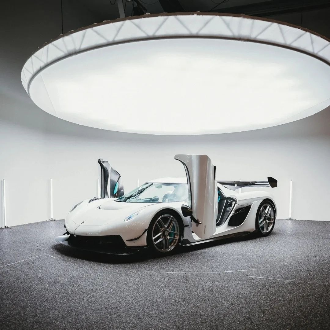 LuxuryCars365's tweet photo. Koenigsegg Jesko 🪽Owner: @Cobratate https://t.co/FGz2Dfy2YU