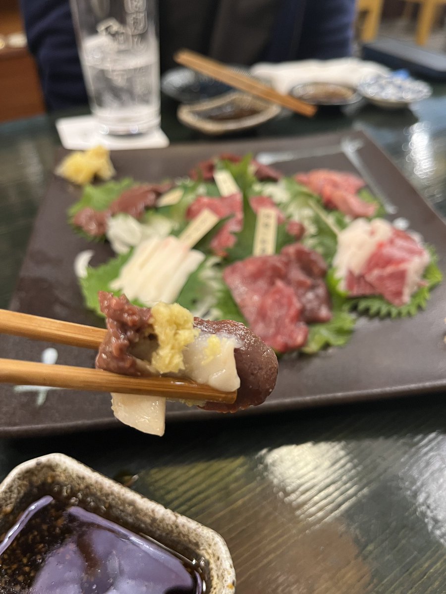 fukayaqui's tweet photo. Yummy in my tummy 🥢😋 旨!馬!
#foodgasm #foodie #onmytable #basashi #tastyjapan #馬刺し https://t.co/WjC84UfR5R